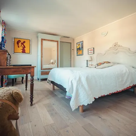 Bed & Breakfast Bastide Du Bau Reddoun, Chambres D'hotes, Maison D'artiste En Provence